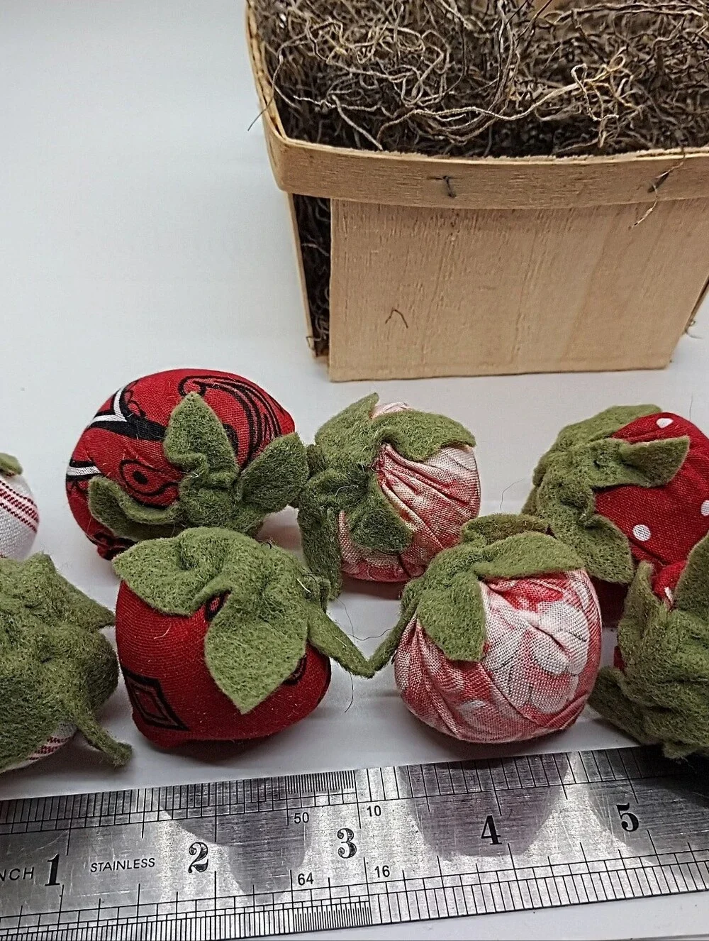 Handmade Fabric Strawberries (16) Vintage Basket, Spanish Moss